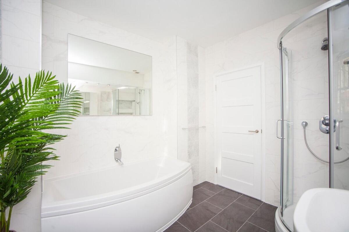 ※ Spacious Georgian Coach House & With Parking Bath Exterior photo