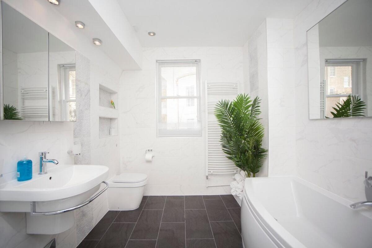 ※ Spacious Georgian Coach House & With Parking Bath Exterior photo
